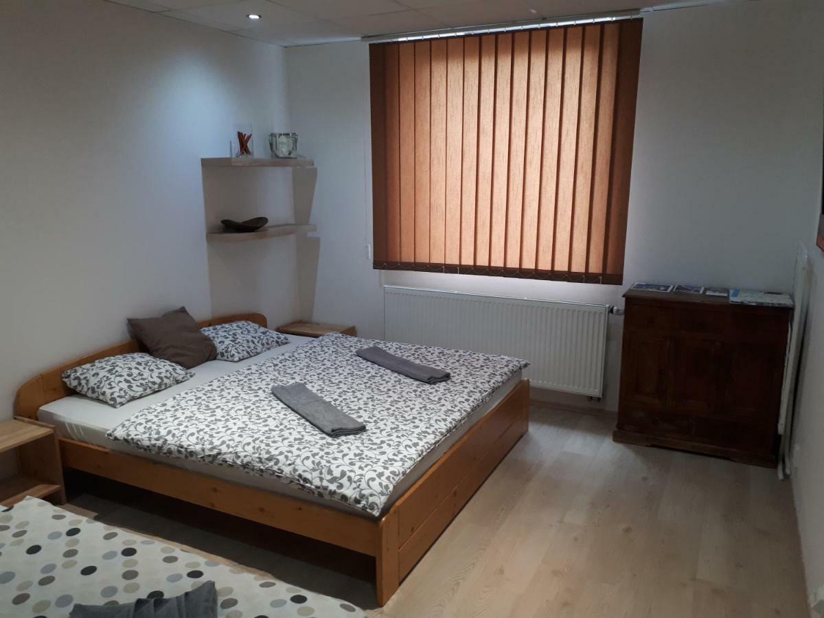 Utulny Apartman V Bratislava 6 Exterior foto